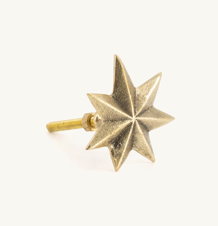 gouden kastknopje in vorm van ster